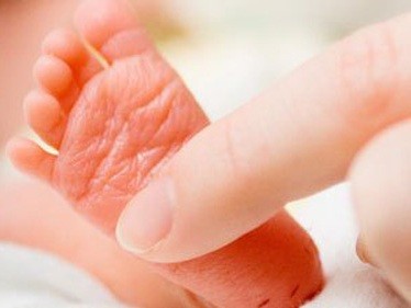 Bé sơ sinh sống lại trong nhà xác Bé sơ sinh sống lại trong nhà xác