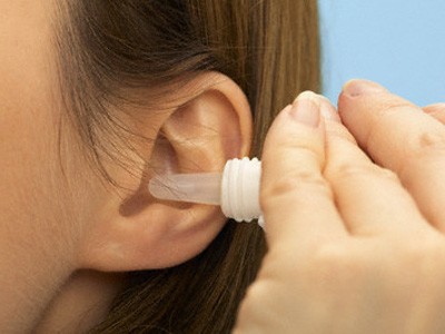Cấp cứu 2 người bị sâu chui ống tai Cấp cứu 2 người bị sâu chui ống tai