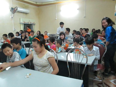 Tình nguyện trên xe lăn Tình nguyện trên xe lăn