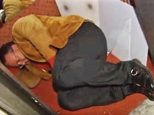 Mắc kẹt trong thang máy suốt 4 ngày Mắc kẹt trong thang máy suốt 4 ngày