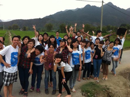 Sinh viên đi tour miễn phí cho khách nước ngoài Sinh viên đi tour miễn phí cho khách nước ngoài