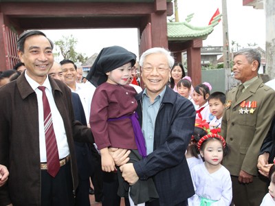 Tăng cường đại đoàn kết theo tư tưởng Hồ Chí Minh Tổng Bí thư Nguyễn Phú Trọng tham dự “Ngày hội đại đoàn kết toàn dân tộc” tại khu dân cư xóm 4, xã Hải Bắc, huyện Hải Hậu (Nam Định). Ảnh: TTXVN
