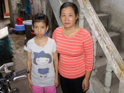 Cuộc đời cô bé 26kg phụ thuộc những bịch máu Cuộc đời cô bé 26kg phụ thuộc những bịch máu