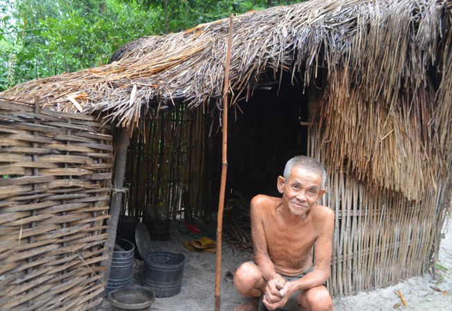 'Dị nhân' cả đời cởi trần ở lều tranh 'Dị nhân' cả đời cởi trần ở lều tranh