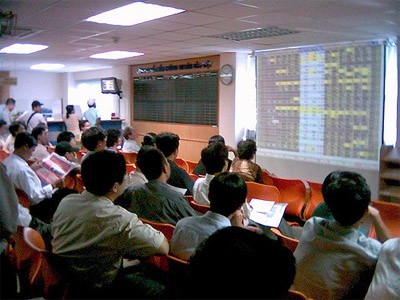Lực nào kéo chứng khoán khỏi 'vũng lầy'? Lực nào kéo chứng khoán khỏi 'vũng lầy'?