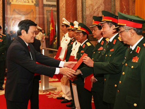 Phong quân hàm thượng tướng cho chín cán bộ Phong quân hàm thượng tướng cho chín cán bộ