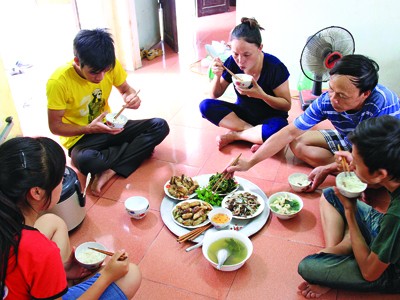 Người Hà Nội, Sài Gòn hào hiệp đón sĩ tử Người Hà Nội, Sài Gòn hào hiệp đón sĩ tử