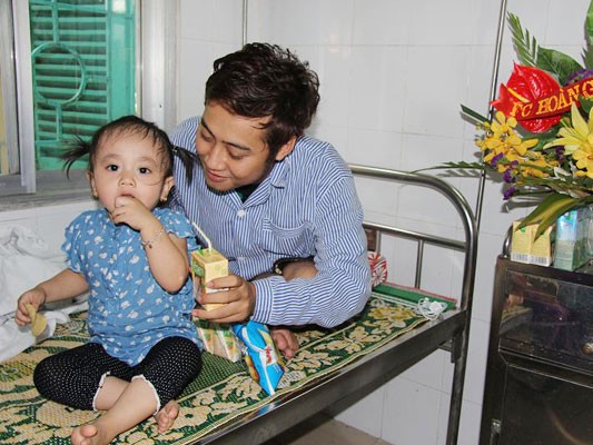 Ca sĩ Hoàng Nghiệp đột ngột bất tỉnh Ca sĩ Hoàng Nghiệp đột ngột bất tỉnh