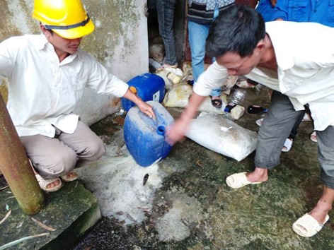 Dân dựng thêm lều canh gác hiện trường Dân dựng thêm lều canh gác hiện trường