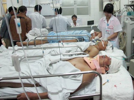 3 công nhân nguy kịch vì vật liệu rơi trúng người 3 công nhân nguy kịch vì vật liệu rơi trúng người