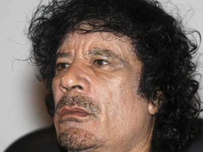 Vợ và ba con Đại tá Gaddafi chạy sang Algeria Vợ và ba con Đại tá Gaddafi chạy sang Algeria