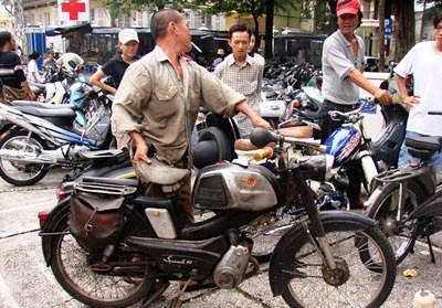 Nở rộ dịch vụ tìm chủ xe để sang tên Nở rộ dịch vụ tìm chủ xe để sang tên