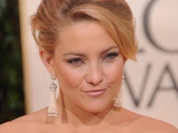 Kate Hudson đính hôn với nhạc sỹ Matthew Bellamy Kate Hudson đính hôn với nhạc sỹ Matthew Bellamy