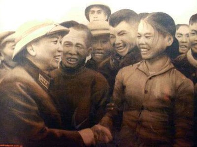 Tranh cát về đại tướng Võ Nguyên Giáp Tranh cát về đại tướng Võ Nguyên Giáp