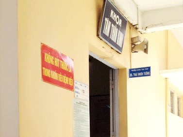 Nữ sinh lớp 12 tố bác sĩ sàm sỡ Nữ sinh lớp 12 tố bác sĩ sàm sỡ