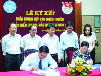 Ký kết thỏa thuận hợp tác tuyên truyền Ký kết thỏa thuận hợp tác tuyên truyền
