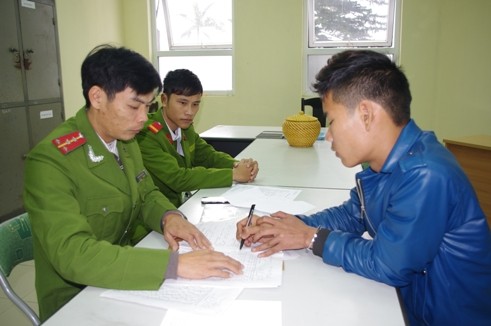 Bắt hung thủ bán dâm, giết người đồng tính Bắt hung thủ bán dâm, giết người đồng tính