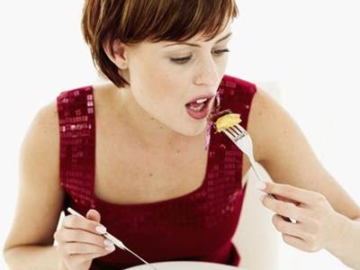 Ăn chậm, nhai kỹ giúp giảm cân hiệu quả Ăn chậm, nhai kỹ giúp giảm cân hiệu quả