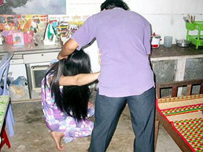 Nghi án vợ bị chồng bạo hành đến chết Nghi án vợ bị chồng bạo hành đến chết