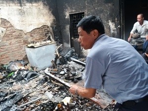 Đổ xăng tự thiêu vì mâu thuẫn với vợ Hiện trường vụ tự thiêu (Ảnh: Sơn Bách/Vietnam+)