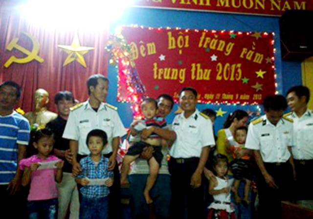 Đêm hội trăng rằm ở đảo Song Tử Tây Đêm hội trăng rằm ở đảo Song Tử Tây