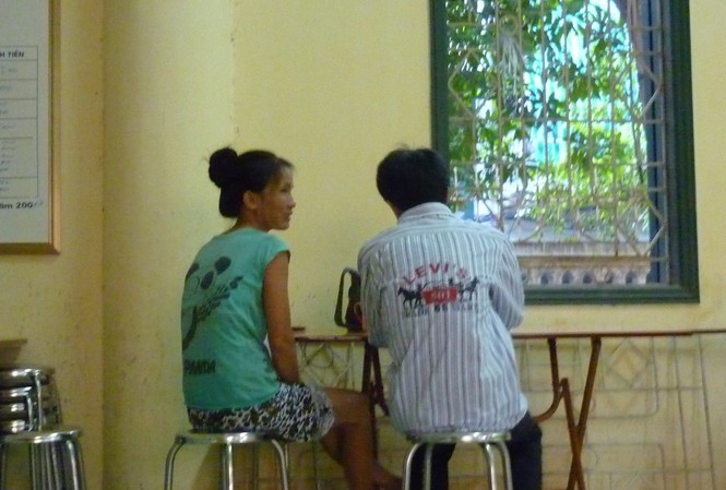Một ngày ở cùng sĩ tử nghèo Mẹ con chị Lập ở trọ trong trường THCS Lê Quý Đôn