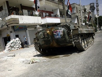 Syria đưa xe tăng tấn công người biểu tình Syria đưa xe tăng tấn công người biểu tình