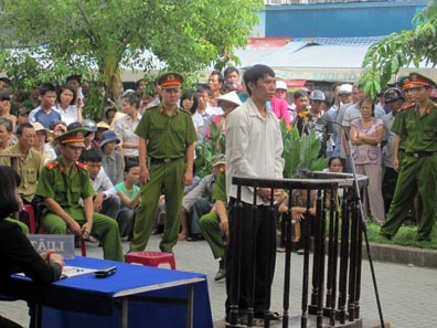 Gã sát nhân 'run rẩy' trước ba người phụ nữ Gã sát nhân 'run rẩy' trước ba người phụ nữ