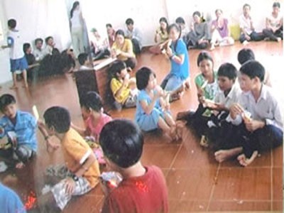 Gom trẻ em vào ‘trại mồ côi’ để trục lợi Gom trẻ em vào ‘trại mồ côi’ để trục lợi
