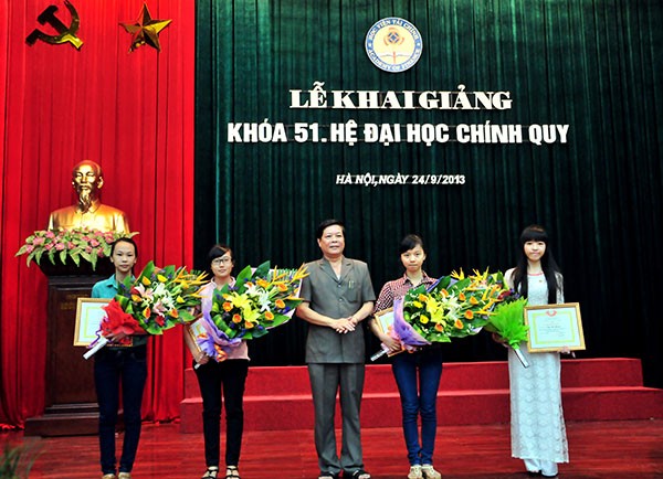 Nhanh chóng làm quen môi trường giáo dục đại học Nhanh chóng làm quen môi trường giáo dục đại học