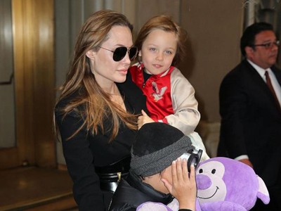 Angelina Jolie phẫu thuật ngừa ung thư vú Angelina Jolie phẫu thuật ngừa ung thư vú
