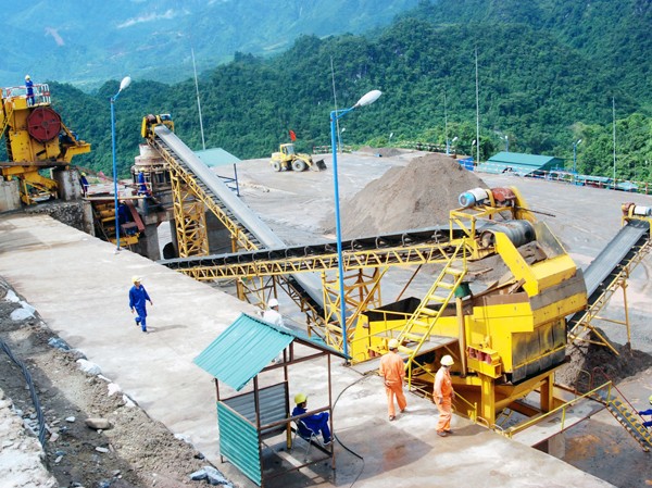Chỉ xuất khẩu khoáng sản đã qua chế biến Khai thác quặng ở Lào Cai Ảnh: Tuấn Hoàng
