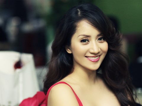 Công khai yêu Dũng khùng, Khánh Thi tươi như hoa Công khai yêu Dũng khùng, Khánh Thi tươi như hoa