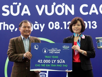 Qũy sữa Vươn cao Việt Nam đến với trẻ em nghèo tỉnh Phú Thọ Qũy sữa Vươn cao Việt Nam đến với trẻ em nghèo tỉnh Phú Thọ
