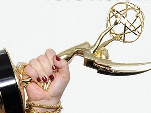 Nhặt được tượng vàng Emmy trong... bãi rác Nhặt được tượng vàng Emmy trong... bãi rác