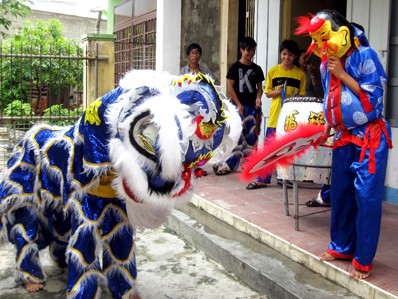 Đội lân MC Ao ước một lần đưa lân về quê biểu diễn cho các em nhỏ
Ảnh: H.Văn