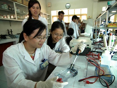 Cơ chế đang chặn sáng tạo trong khoa học Sinh viên ĐH Khoa học Tự nhiên Hà Nội nghiên cứu khoa học Ảnh: Hồng Vĩnh