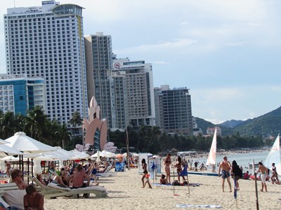 Cao ốc chắn kín bờ biển Nha Trang Cao ốc chắn kín bờ biển Nha Trang
