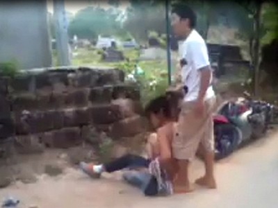 Công an vào cuộc vụ 'đánh ghen kinh dị' Vụ đánh ghen kinh hoàng. Ảnh chụp từ clip