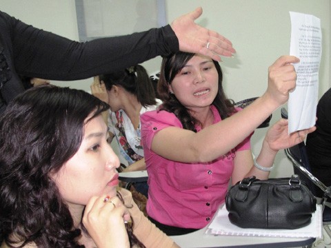 Khách hàng 'quây' Chi nhánh bảo hiểm Prudential Khách hàng 'quây' Chi nhánh bảo hiểm Prudential