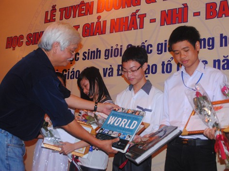 Vinh danh học sinh giỏi Lịch sử Vinh danh học sinh giỏi Lịch sử