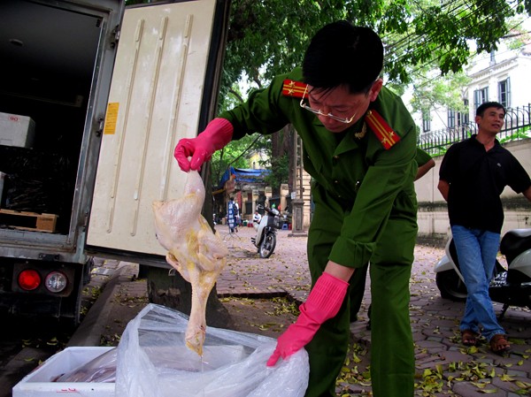 Tiền phạt hàng lậu một năm đủ làm đường cao tốc ds