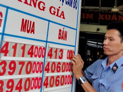 Giá vàng vọt lên ngoài dự báo Giá vàng vọt lên ngoài dự báo