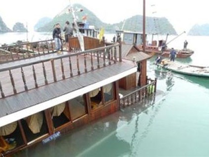 Chìm tàu du lịch do quên bơm nước Chìm tàu du lịch do quên bơm nước