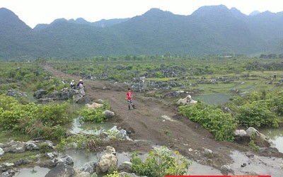 Trưởng thôn gọi loa hò dân dẹp côn đồ Trưởng thôn gọi loa hò dân dẹp côn đồ