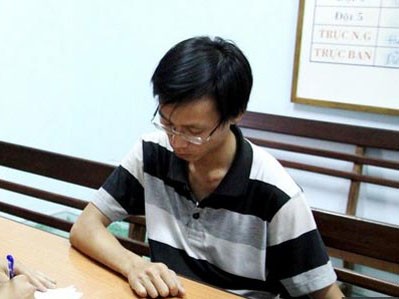 Lời kể rùng mình của hung thủ vụ 'nữ khách trọ chết lõa thể' Hung thủ Phan Minh Tuấn bị bắt tại cơ quan Công an.