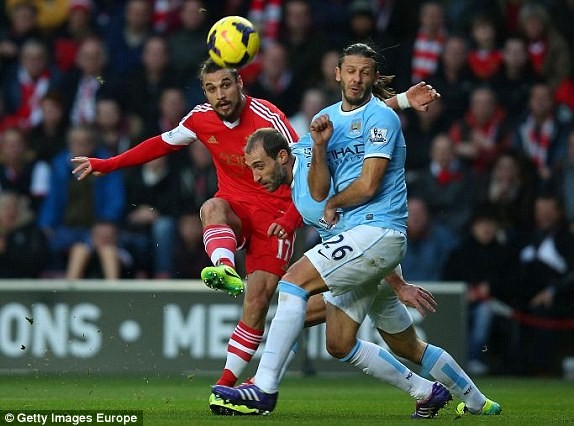 Man City mất điểm, Liverpool thắng to Man City mất điểm, Liverpool thắng to