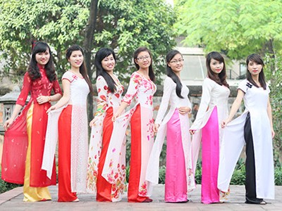Nữ sinh khoe sắc cùng trời thu Hà Nội Nữ sinh khoe sắc cùng trời thu Hà Nội