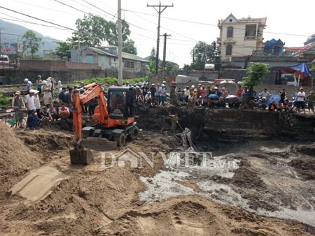 Giật mình đào phải 30 quan tài dưới móng nhà Giật mình đào phải 30 quan tài dưới móng nhà