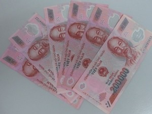 Cách nhận biết tiền giả polymer 200.000 đồng Cách nhận biết tiền giả polymer 200.000 đồng